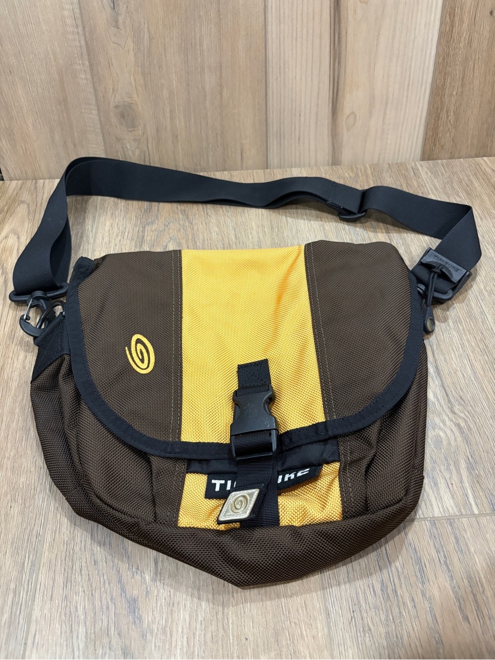 Timbuk2 Metro Click Crossbody Messenger Bag Brown Yellow
